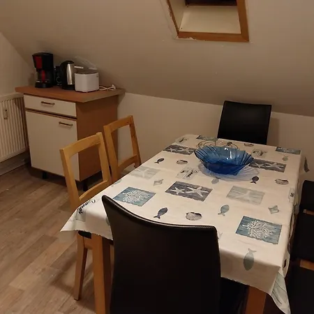2 Monteur- Und Mit Kleinen Wintergarten Appartement