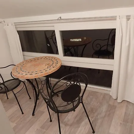 2 Dachgeschoss Mit Kleinen Wintergarten *