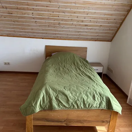 Appartement 2 Monteur- Und Mit Kleinen Wintergarten