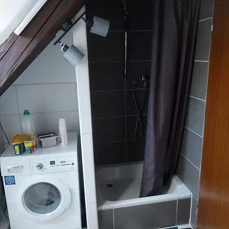 2 Dachgeschoss Mit Kleinen Wintergarten Apartment
